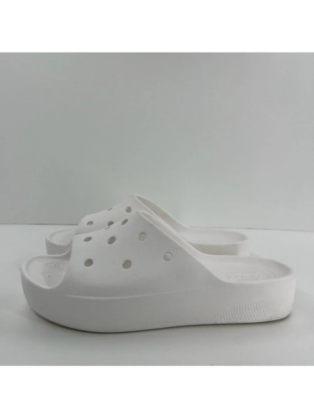 Crocs Classic Platform Slide Sandals Women US 9 Lightweight Chunky Slip On White